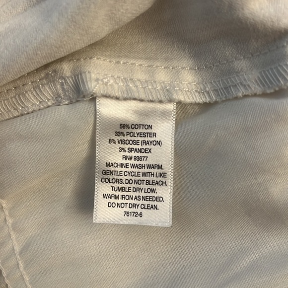 NWT Liz, Claiborne Amber, comfort stretch, neutral stripe shorts, size 16 - Picture 8 of 10